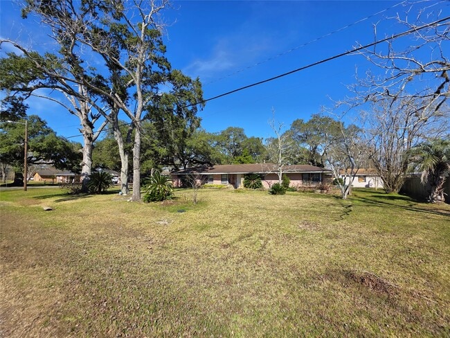 Photo - 706 Maple St