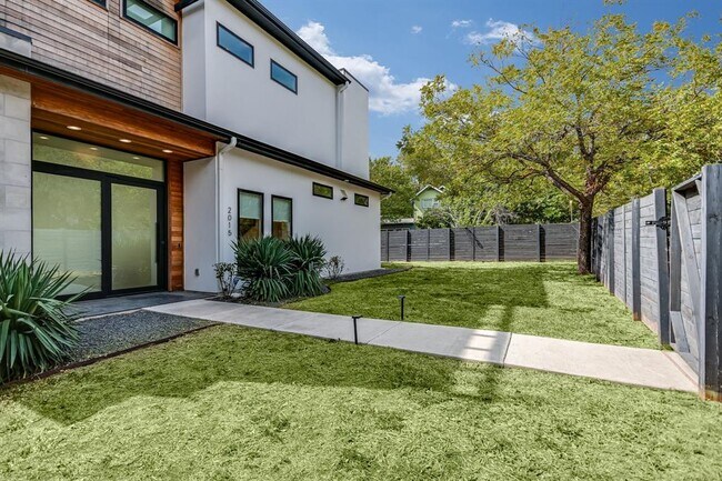 Photo - 2015 De Verne St