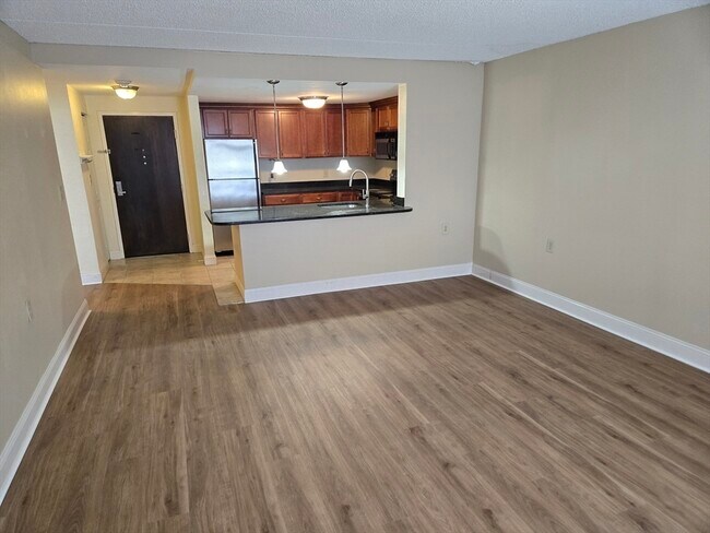 Photo - 20-30-30 Daniels St Unit 607