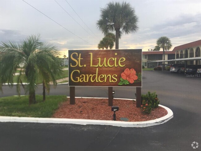 Building Photo - 201 St Lucie Ln Rental