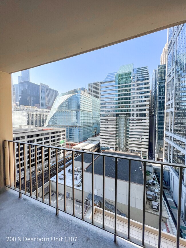 200 N Dearborn St Unit 1307