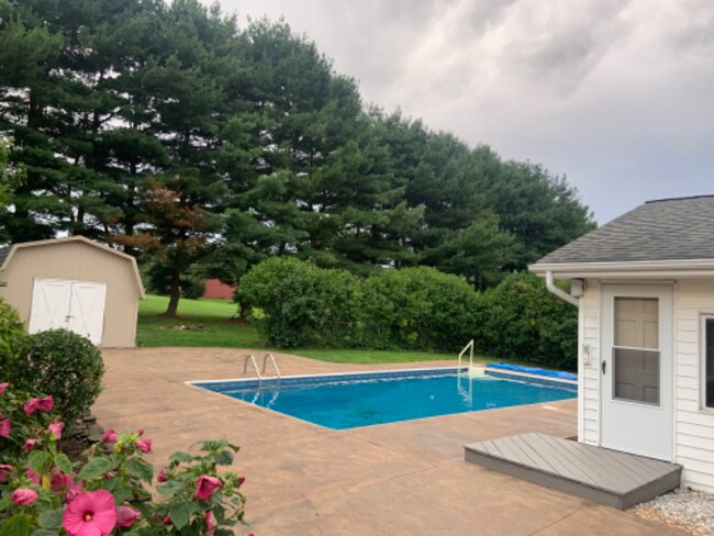 Photo - 8852 Rue Helena St NE