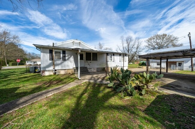 Photo - Rare Find Rock Creek – Space, Style & Storage!