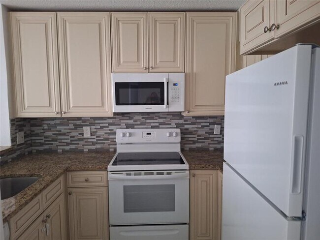 Photo - 501 SE 8th St Unit 103