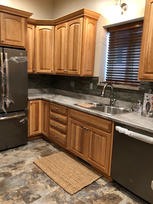 Kitchen - 914 Morgantown Ave Unit 914 Apartment #2