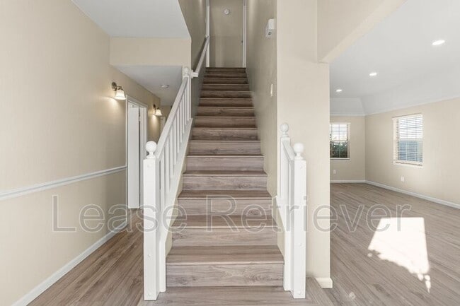Photo - 825 Heritage Pl