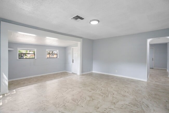 Photo - Very large 4bdrm/2bath House, Ready End of February