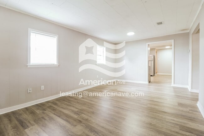 Photo - 1267 Hamilton St