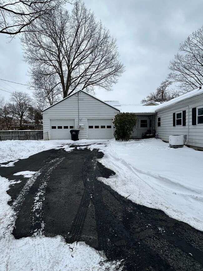 Photo - 4 Bed, 2 Bath House