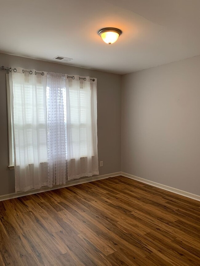 Photo - 2 Bedroom 2 Bath Townhouse Available in Windsor Park - Leland