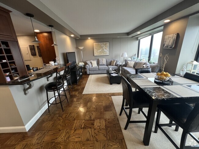 Building Photo - 65 E India Row Unit 18H Rental