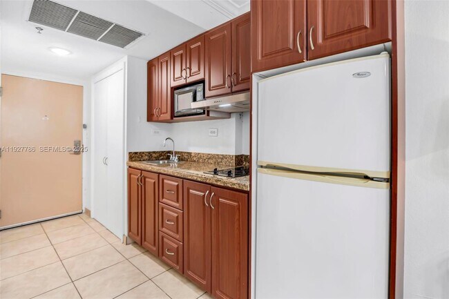Photo - 19201 Collins Ave Unit 628