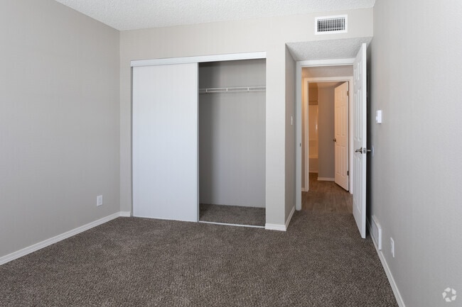 2BR, 1BA - 890 SF