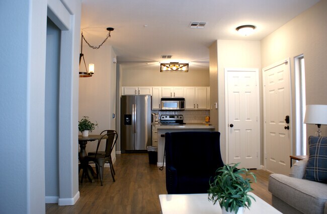 Photo - 525 N Miller Rd