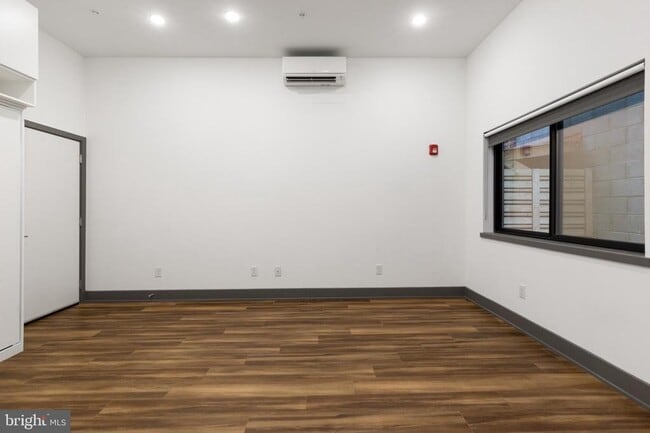 Photo - 1935 E Hazzard St Unit 102