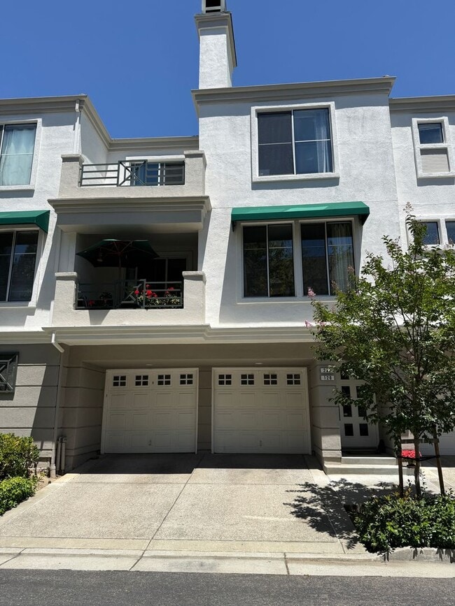Building Photo - SPACIOUS 2 BEDROOM, 2 BATHROOM TOWNHOME IN THE VILLAGIO. A NORTH SAN JOSE GEM. MUST SEE!!! Unit 220