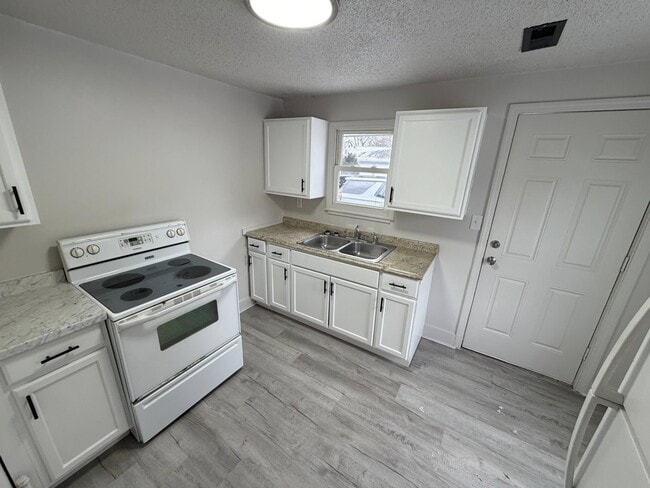 Photo - 758 Dryden Rd