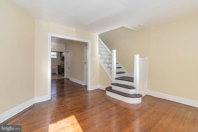 Photo - 1929 W Sparks St