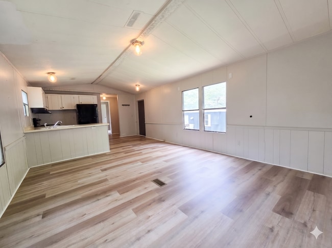 Photo - 412 McElhaney Rd