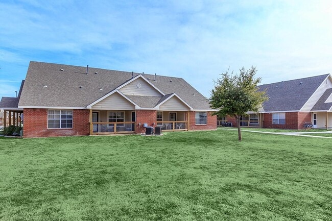 Photo - 1600 W Clements St