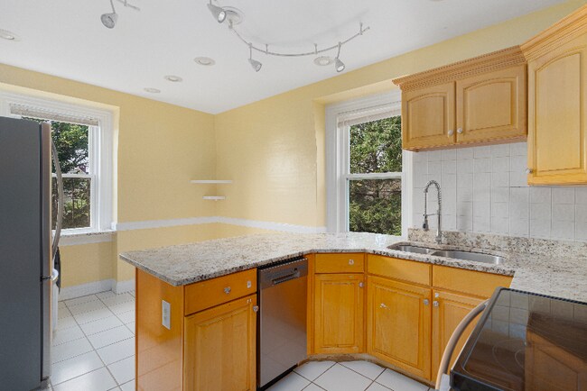 Photo - 79 Lloyd Ave Unit c