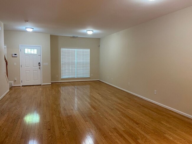 Photo - ~ Beautiful townhome in Mackintosh on the Lake ~