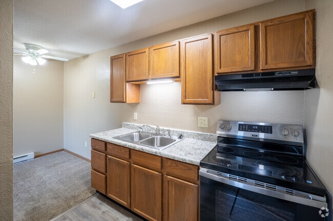 2BR, 1BA - 740SF - Kitchen