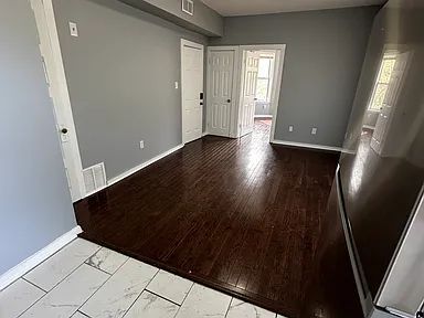 Photo - 593 Winchester Ave Unidad #3L