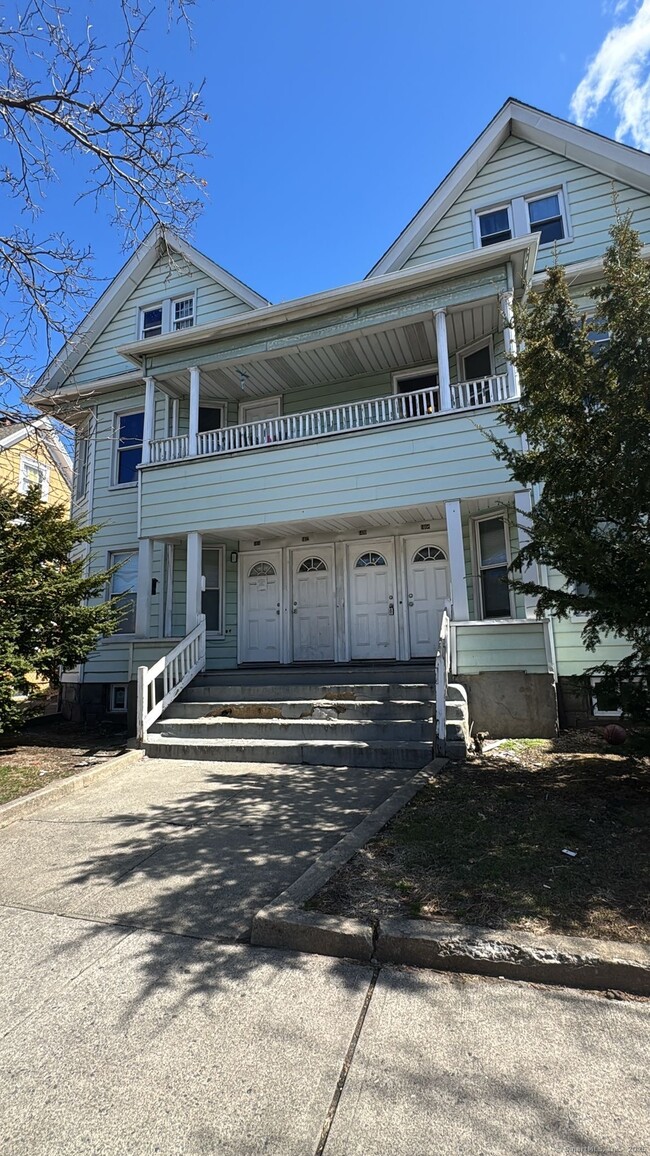 Building Photo - 1410 E Main St Rental