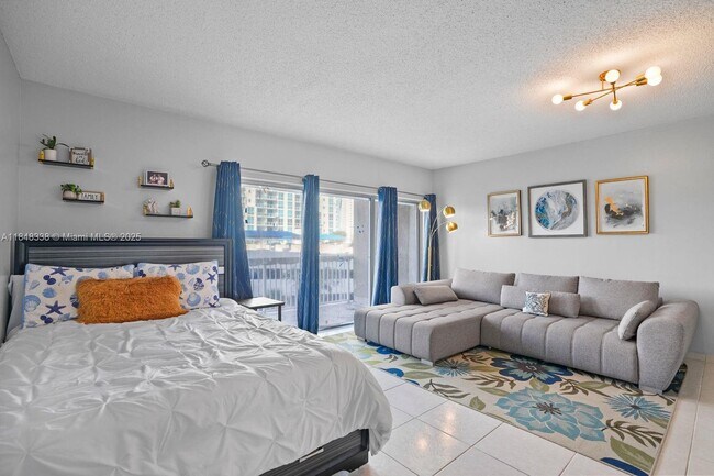 Building Photo - 1965 S Ocean Dr Unit 3A Rental