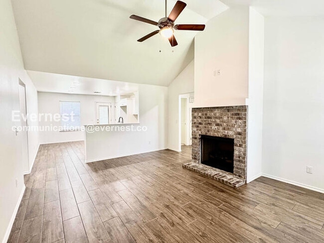 Photo - 519 W Chestnut St
