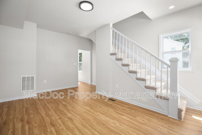 Photo - 1424 William St Unit B
