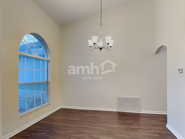 Photo - 2006 Ruby Red Blvd