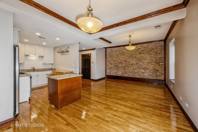 Photo - 212 E 44th St