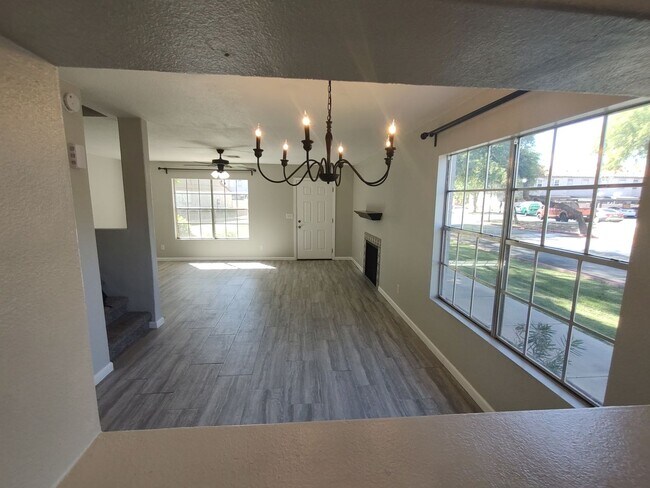 Photo - 1961 N Hartford St