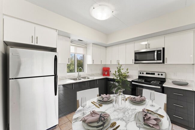 Photo - 283 Bristol St