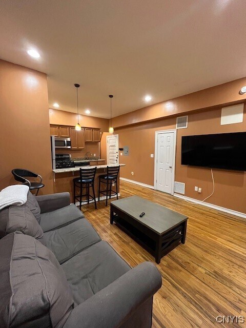 Photo - 2 W Park Row