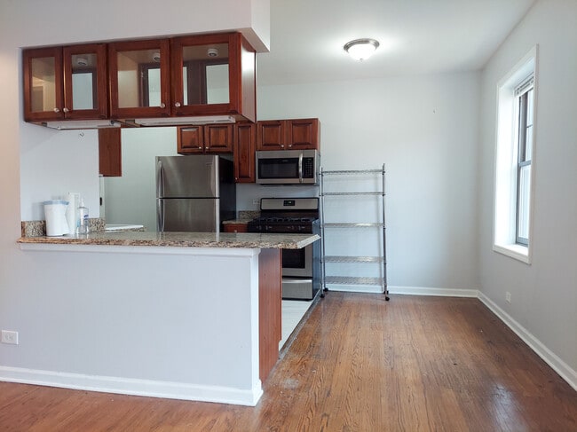 Photo - 3708 N Sheffield Ave Unidad 407