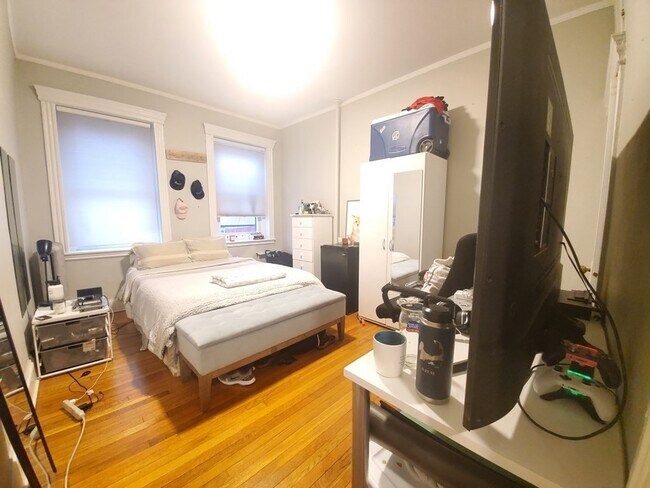 Photo - 72 Strathmore Rd Unit 2B