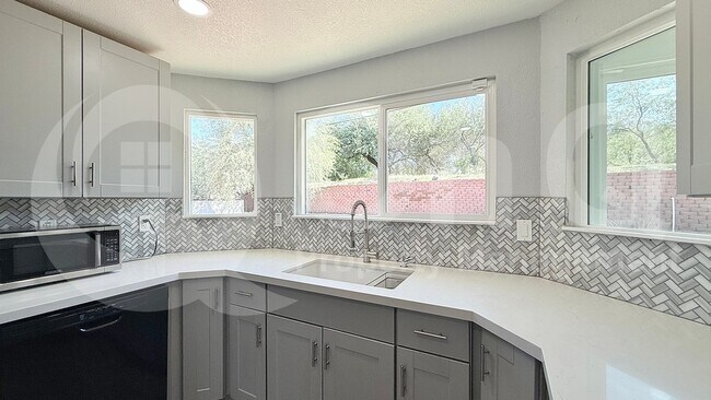 Photo - 1331 W Andorra Dr