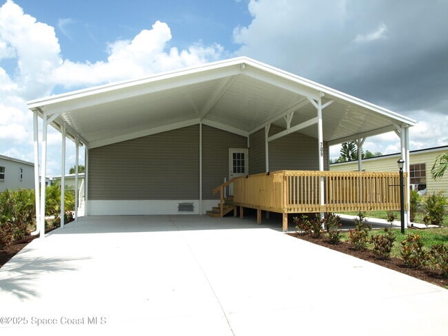 Building Photo - 709 Lark Dr Rental