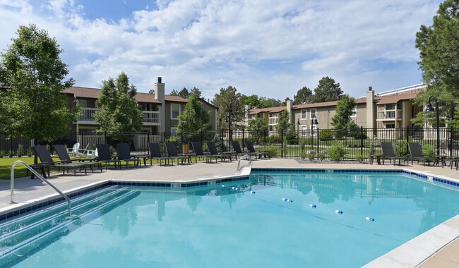 Relax by the pool - Creekside Rental