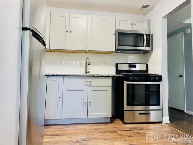 Photo - 128 College Dr