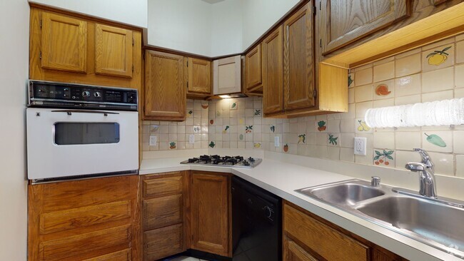 Building Photo - 232 2nd St SE Unit 232 2nd Street SE, Upper Rental