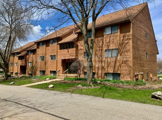 Building Photo - 6691 Boca Vista Dr NE Unit 101
