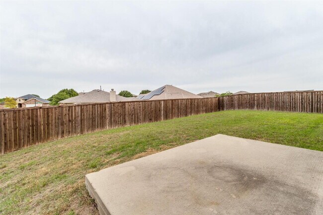 Photo - 1434 Raven Dr W