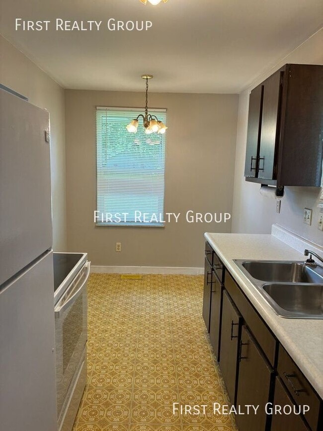 Photo - 2322 Koehler Ave
