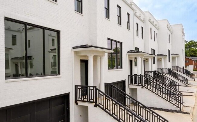 Photo - 3667 Peachtree Rd