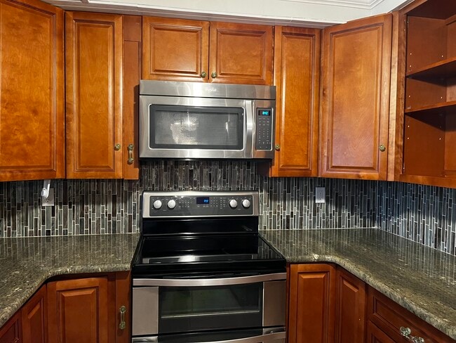 Renovated kitchen - 1224 S Peninsula Dr Unit 408