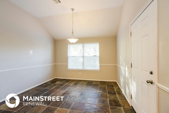 Photo - 2100 NE 4th St